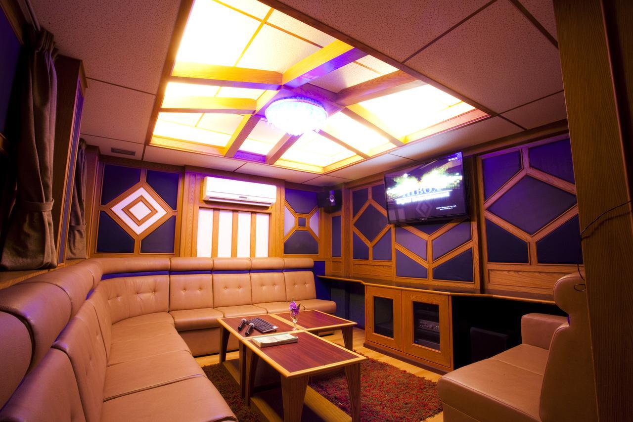 Zaza Hotel Samut Prakan Esterno foto