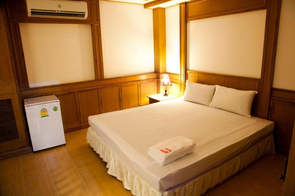 Zaza Hotel Samut Prakan Esterno foto